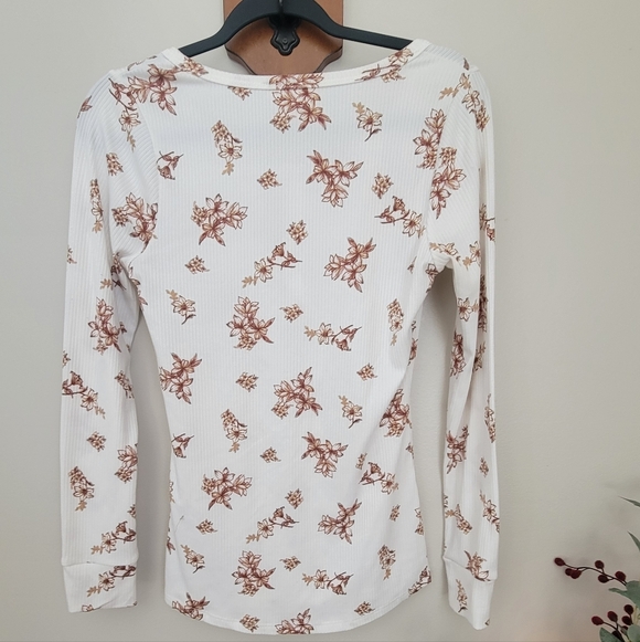 A New Day White Ribbed Henley Top with Brown Floral Print - Picture 2 of 3